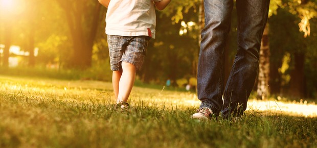 pai_filho_andando (Foto: Shutterstock)